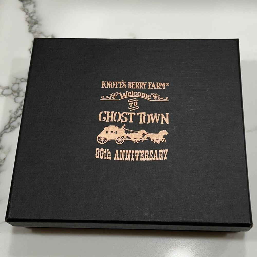 Knott’s Berry Farm Ghost Town 80th Anniversary Flask Set – New in Box - Picture 5 of 11